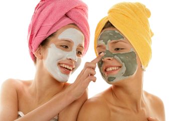 8 Masker dari Campuran 2 Bahan Alami yang Simpel dan Bisa Kita Buat Sendiri Di Rumah