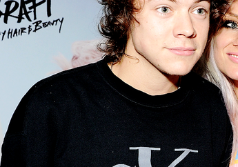 Harry Styles: Enggak Pede Lihat Bentuk Tubuh