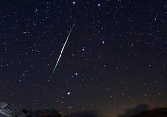 Fenomena Badai Meteor Pertengahan Tahun