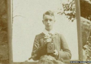 Foto Selfie Sudah Ada Sejak Tahun 1907?