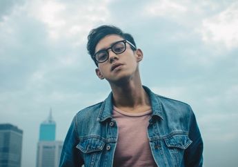 7 Penyanyi Cowok Indonesia yang Enggak Cuma Keren Tapi Juga Punya Suara Bagus!