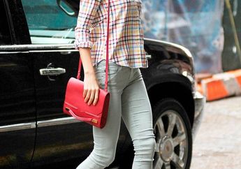 8 Style Memadukan Jeans ala Taylor Swift yang Cocok Dipakai ke Kampus