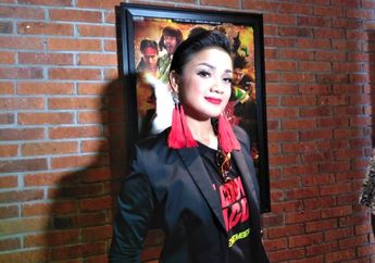 Dari Merah jadi Fuchsia, Nirina Zubir Gonta Ganti Warna Rambut Demi Film 5 Cowok Jagoan!