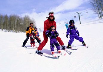 Ingin Bermain Ski Bersama Anak, Inilah 5 Hal yang Harus Dipersiapkan 