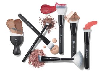 Nggak Punya Bujet Buat Belanja Alat Kosmetik? Jangan Khawatir! Ini Tips Bikin Kuas Makeup yang Kotor Seperti Baru Lagi