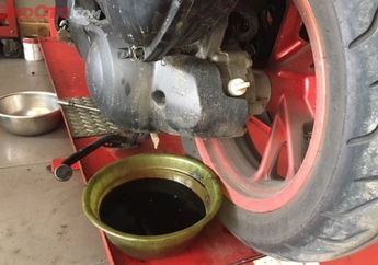 Hindari Melumasi Rantai Sepeda Motor dengan Beberapa Bahan Ini