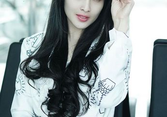 Ada Apa Dibalik Kaca Mata Hitam Artis di Bandara? ini Ungkapan Sandra Dewi