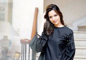 Seksi dan Elegan, Yuk Intip Penampilan Nia Ramadhani Saat Hadir ke Gala Premiere Film  'Ayat-Ayat Cinta 2'!