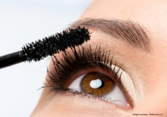 Ternyata Ini Bahaya Menggunakan Maskara Waterproof Setiap Hari, Hati-hati ya!