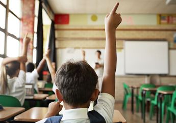 Akhirnya Ketahuan Juga, Ibu Guru yang Sering Tidur Bareng Murid SMA Cowok yang Usianya 17 Tahun!