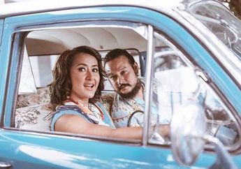 Lebih Dari Romantis! Widi Mulia Persembahkan Sebuah Lagu Khusus Untuk Dwi Sasono di Ulang Tahun Pernikahan ke-10!