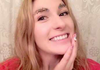 Wadidaw! 7 Cewek Cantik Ini Pamer Foto Alis Bertema Pohon Natal! Intip Yuk!