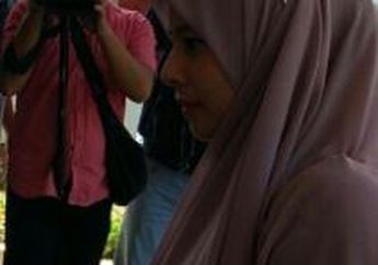 VIDEO - Putri Aisyah Tiba di Pengadilan Agama, Rabu (29/3/2017)