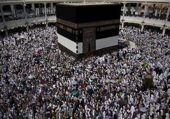 Simpang Siur Hajar Aswad yang Menempel Pada Kakbah, Benarkah Batu Suci ini Bukan Batu Biasa?