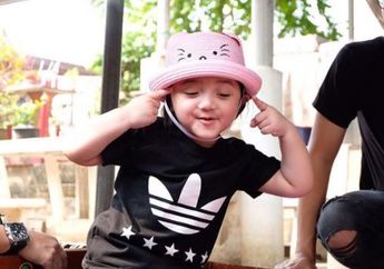 Arsy Punya Teman Baru di Bangkok, Ia Pun Lakukan Ini Kepadanya, Gemay Deh!