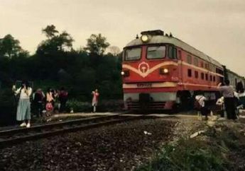 Niat Narsis Berfoto Selfie, Gadis Muda Malah Tewas Tersambar Kereta Api