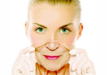 Kulit Berminyak Bisa Bikin Terlihat Lebih Awet Muda, Benarkah?