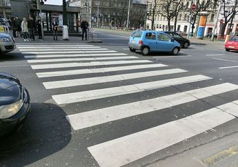Nggak Boleh sembarangan, Ternyata Lokasi Pemasangan Zebra Cross di Jalan Ada Syaratnya