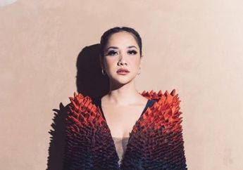 Hadiri Gala Premiere Film Ayat-Ayat Cinta 2, kok Baju Bunga Citra Lestari Bikin Netizen Salah Fokus dan Heboh?