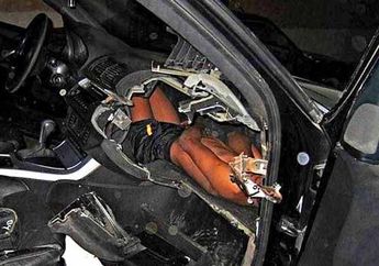 Razia Lalu Lintas, Polisi Bengong Lihat Isi Di Balik Dashboard