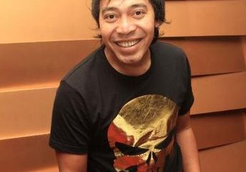 Komedian Komeng Berhasil Lulus Skripsi dengan Nilai A, Keren!