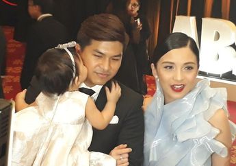 Si Kecil Nastusha Semangat Banget Sambut Natal, Chelsea Olivia dan Glenn Aliskie Kira-kira Kasih Kado Apa Ya?