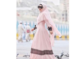 Syahrini Umrah dan Syuting Video Klip di Mekkah, Komentar Netizen Bikin Sakit Hati!