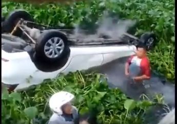 Niatnya Menghindari Sepeda Motor, Mobil Ini Malah Masuk Ke Rawa-rawa, Begini Kondisi Korbannya!