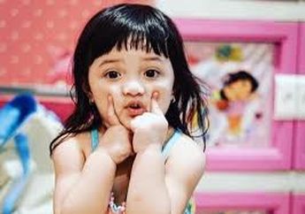 Rayakan Ultah Arsy di Bangkok, Keluarga Asix Kenakan Kostum Lucu, Netizen : Gemes Banget Acio