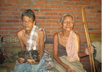 Kisah Wakirah dan Surip, Pasutri Asal Nganjuk yang Buta di Penghujung Usianya, dan Hanya Ditemani Radio Rusak