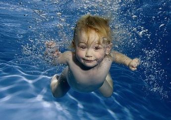 Bocah Laki Laki Tenggelam di Sungai, Bukannya Menolong Teman-temannya Malah Menertawainya!