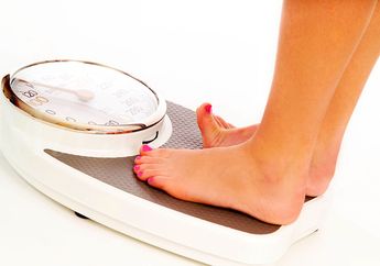 5 Cara Menimbang Berat Badan yang Tepat Saat Sedang Menstruasi, Nomor 4 Penting Buat yang Pengen Langsing!
