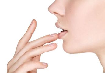 Sulap Warna Bibir Gelapmu dengan 4 Bahan Dapur Ini, Dijamin Makin Merah Merona dan Terlihat Alami!