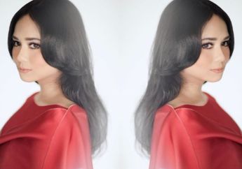 Penuh dengan Kesederhanaan, Yuk Intip Penampilan Gita Gutawa Saat Meraih Gelar Masternya