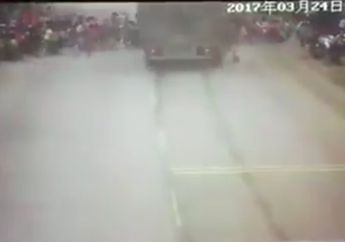 Sopir Tak Peka Keadaan, Truk Gilas Murid-murid Sekolah yang Sedang Menyeberang Jalan, Begini Kronologinya