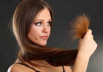 Sering Kesal dengan Masalah Rambut Bercabang? Atasi Saja dengan Cara Ini