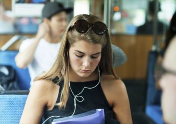 Alasan Ilmiah Mengapa Kabel Headset Sulit Rapi