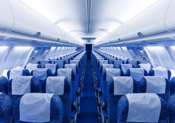 Kenapa ya Lampu Pesawat Mendadak Redup Saat Take Off dan Landing?