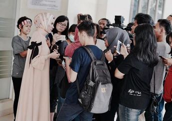 VIDEO - Angel Lelga Mendatangi RSCM Untuk Menjenguk Jupe