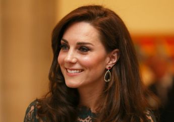 Intip yuk Kilas Balik Penampilan Kate Middleton dalam Balutan Dress Simpel Berharga Fantastis Pada Tahun 2017!