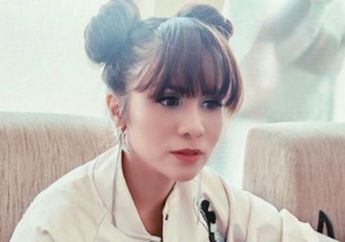 Makin Modis Pasca Menikah, Inilah Penampilan Elegan Momo Geisha Saat Perayaan Natal