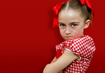 Lakukan 4 Hal Ini Agar Si Kecil Tidak Tumbuh Menjadi Anak yang Manja 