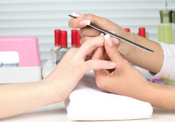 Menghias Kuku di Tahun Baru yuk, Berikut Tutorial Bikin Nail Art Pakai Spons