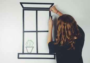 Kamarmu Tidak Ada Jendelanya? Coba deh Bikin Sendiri Pake Selotip, Bikin Kamar Tambah Cantik