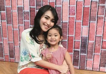 Bilqis Bantu Jual Kue Kekinian Milik Ayu Ting Ting Hingga Kecapaian!