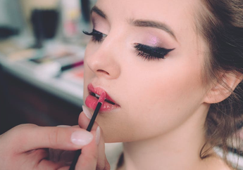 Bersiap! Bukan Alis Tebal Seperti Sinchan Lagi, Ini Tren Kecantikan Makeup 2018 yang Semua Wanita Wajib Tahu