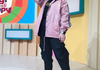 Wadidaw! Ternyata Segini Harga Sandal Mules Kekinian yang Dipakai Astrid Kuya?