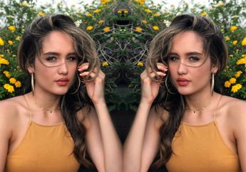 Berdiri di Pinggir Pantai, Begini Penampilan Seksi Elegan Cinta Laura, Bikin Kamu Makin Terpikat!