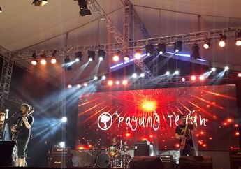 Payung Teduh Buat Penonton Sedih di Panggung Terakhir Is dan Comi