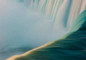 3 Foto Air Terjun Niagara Saat Membeku Ini Bikin Kamu Berasa di Negeri Narnia!
